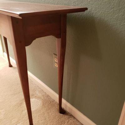 Lot 40: Lexington Console Table 