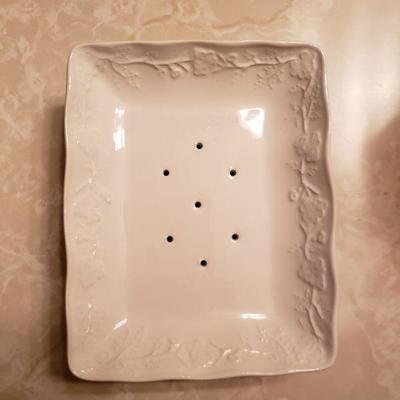 Lot 47: Crabtree & Evelyn Soap Dish and Tray -- Made in Portugal 