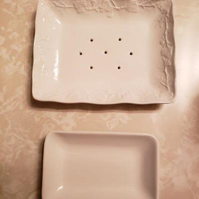 Lot 47: Crabtree & Evelyn Soap Dish and Tray -- Made in Portugal 