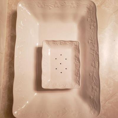 Lot 47: Crabtree & Evelyn Soap Dish and Tray -- Made in Portugal 