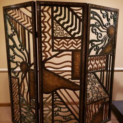 Lot 66: Large Metal 3 Panel Screen