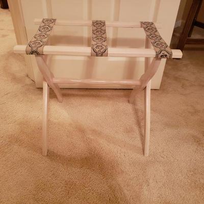Lot 91: Vinatge Wood Luggage Stand