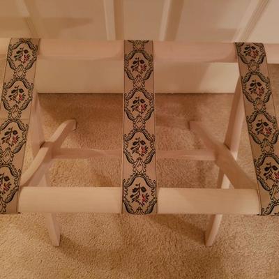 Lot 91: Vinatge Wood Luggage Stand