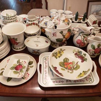 Lot 109: Pomona Port Meirion Large Dish Set
