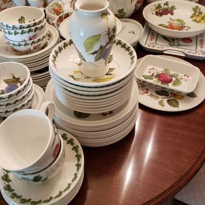 Lot 109: Pomona Port Meirion Large Dish Set