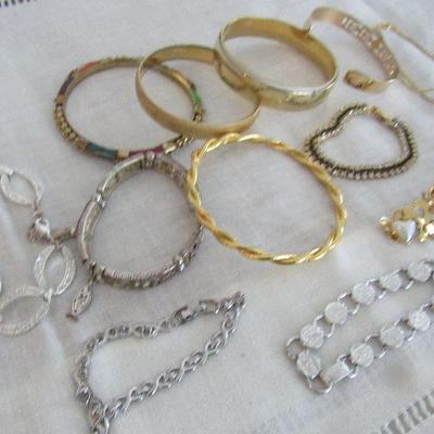 Lot 164 - Large Lot of Vintage Contemporary Jewelry 