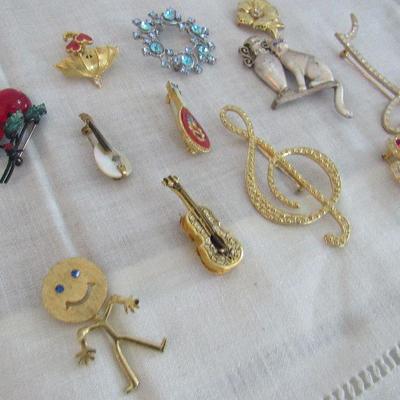 Lot 165 - Lot of Contemporary Brooches very nice 