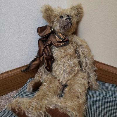 Lot 136: 2000 Judy Senk Large Bear with Bronze Ribbon 