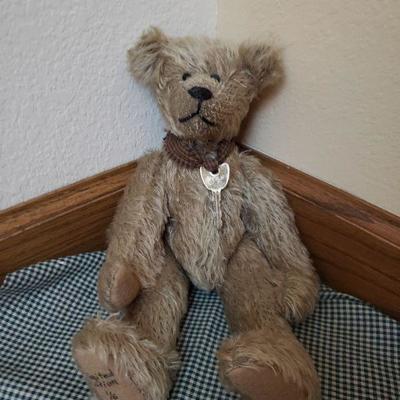 Lot 141: 2003 Judy Senk Bear with Key Limited Edition 1 of 6