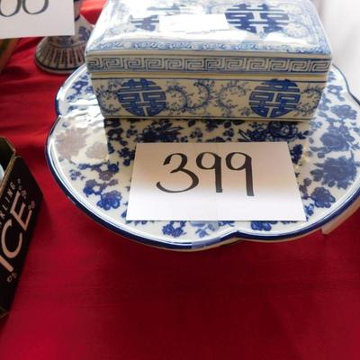 Lot 399 blue and white cake plate blue and white box with lid 