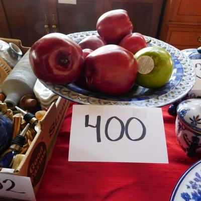 Lot 400 fruit bowl with artificial fruit