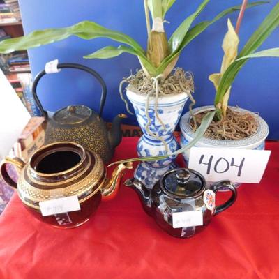 Lot 404 3 tea pots, pot with artificial plants