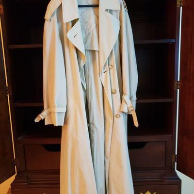 Lot 150: Burberrys Cream Trench with Carrying Bag