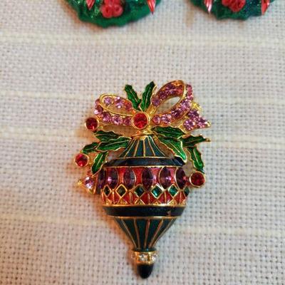 Lot 160: Christmas Jewelry Lot