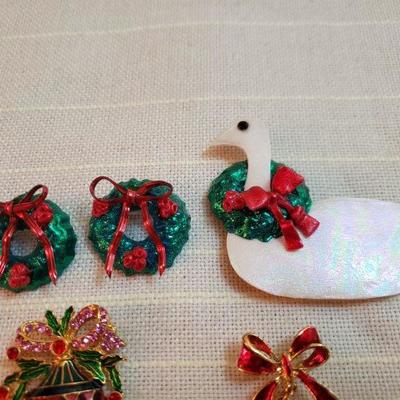 Lot 160: Christmas Jewelry Lot