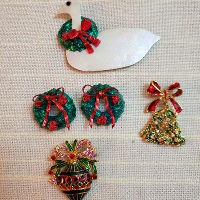 Lot 160: Christmas Jewelry Lot
