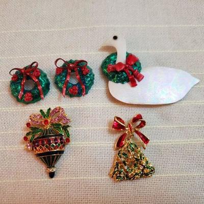 Lot 160: Christmas Jewelry Lot