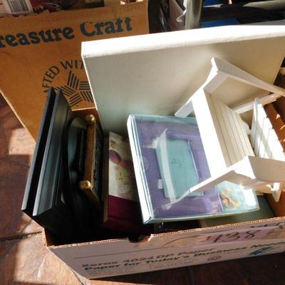 Lot 438 a variety of photo albums and photo frames 