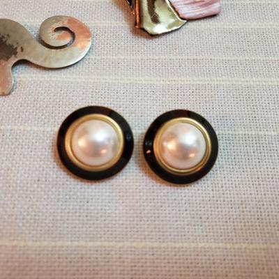 Lot 162: Mixed Jewelry Lot