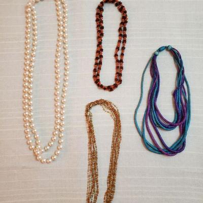 Lot 164: Necklace lot