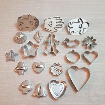Lot 174: Silver Cookie Cutter Lot