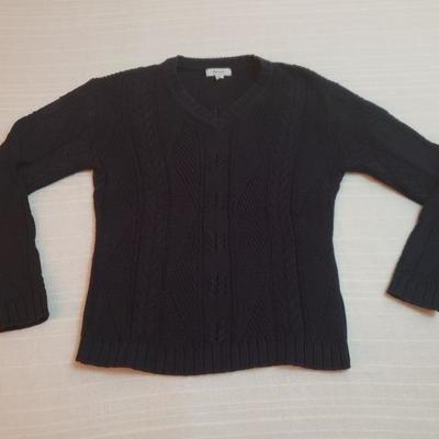 Lot 175: FaÃ§onnable Black Sweater 