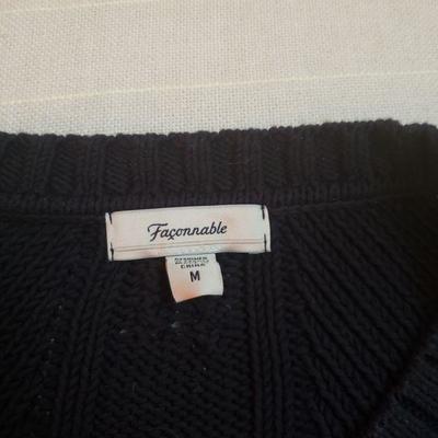 Lot 175: FaÃ§onnable Black Sweater 
