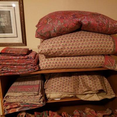 Lot 186: Ralph Lauren Bed Set