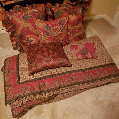 Lot 186: Ralph Lauren Bed Set