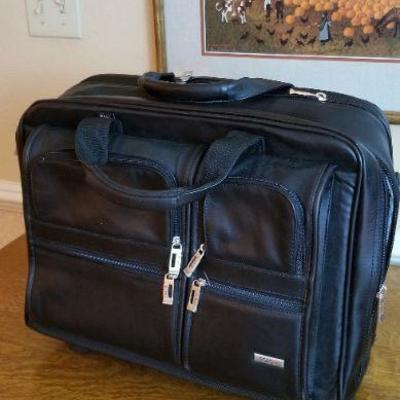 LOT # 187: SOLO Black Leather Travel Bag