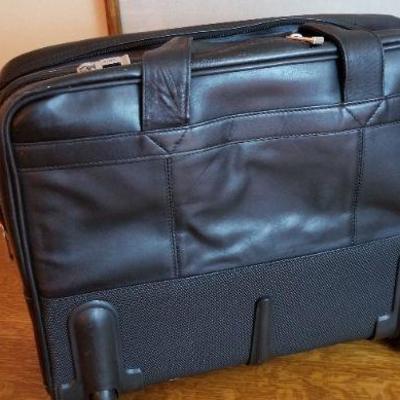 LOT # 187: SOLO Black Leather Travel Bag