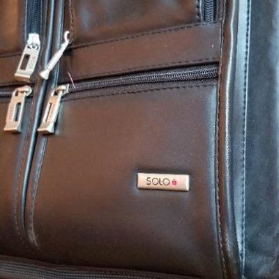 LOT # 187: SOLO Black Leather Travel Bag
