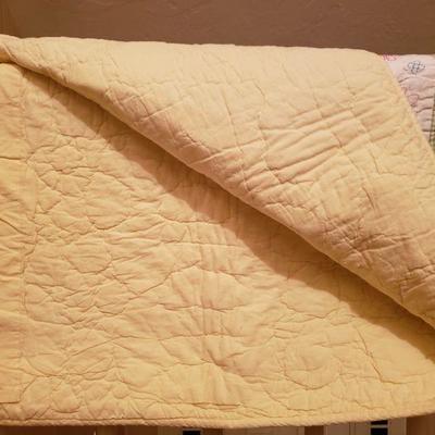 Lot 189: Baby or Toddler Quilt 