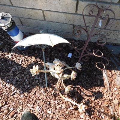 LOT 701 PLANT AND YARD DECORATIONS
