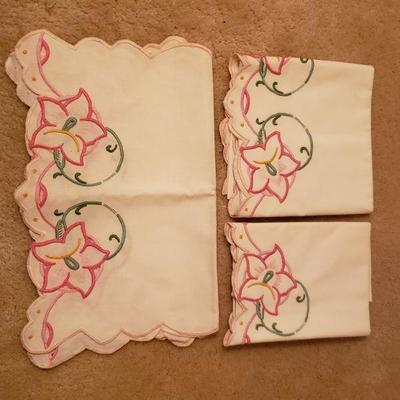 Lot 209:: (2) Pillowcases and a Runner