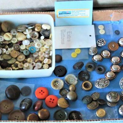 Vintage Sewing Buttons LOT