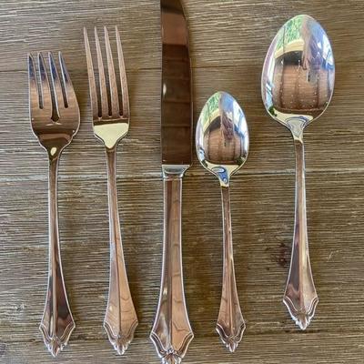 ONEIDA KENWOOD STAINLESS FLATWARE SERVICE FOR 8