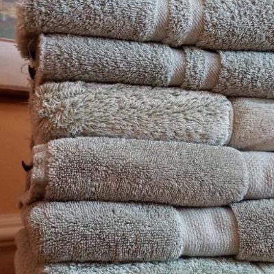 LOT #223: Ralph Lauren Assorted Color Bath Towels