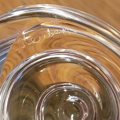 LOT #246: Stueben Glass Crystal Shell and Glass US Form 