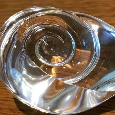 LOT #246: Stueben Glass Crystal Shell and Glass US Form 