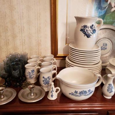 Lot 265: Pfaltzgraff Large Dish Set (194 pieces) 