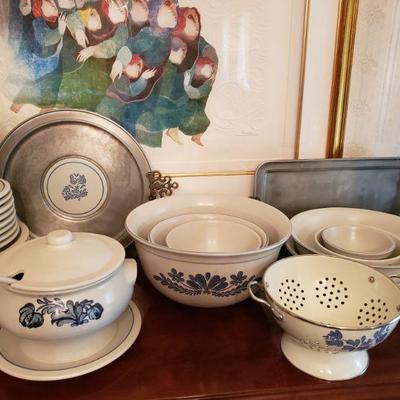 Lot 265: Pfaltzgraff Large Dish Set (194 pieces) 