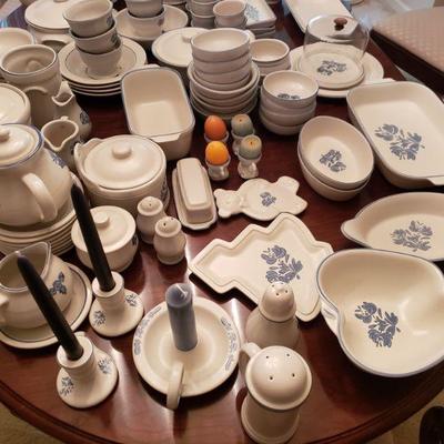 Lot 265: Pfaltzgraff Large Dish Set (194 pieces) 