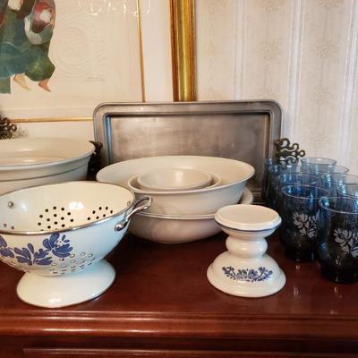Lot 265: Pfaltzgraff Large Dish Set (194 pieces) 