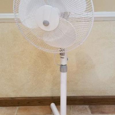 LOT #269: Tall Floor Fan - TESTED A+