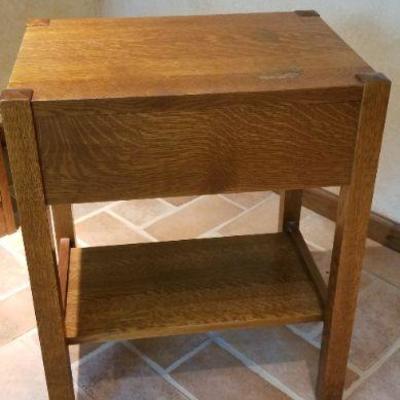 LOT #277: Vintage STICKLEY End Table w/ Drawer