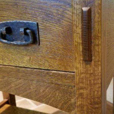 LOT #277: Vintage STICKLEY End Table w/ Drawer