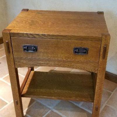 LOT #277: Vintage STICKLEY End Table w/ Drawer
