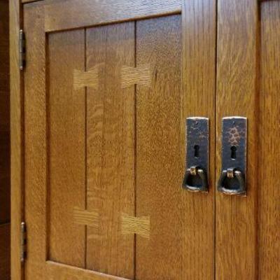LOT #279: Vintage STICKLEY Storage Cabinet w/ drawer