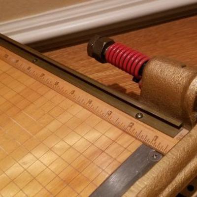 LOT #281: Vintage INGENTO Paper Cutter